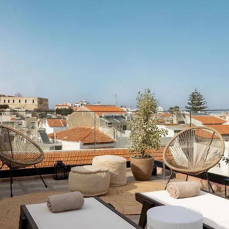 Mikio House, Design With Rooftop Cinema Case de vacanță *