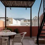 Mikio House, Design With Rooftop Cinema Nyaraló *