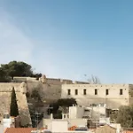 Nyaraló Mikio House, Design With Rooftop Cinema
